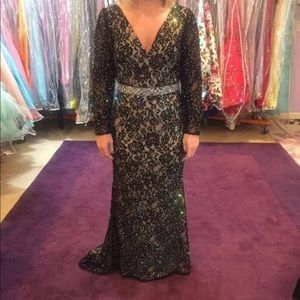 Size 4/6 black Gown.